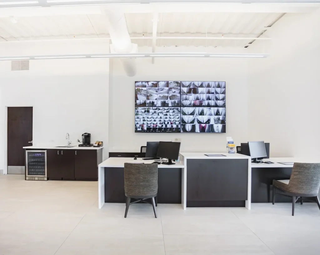 A large picture of an office with many people.